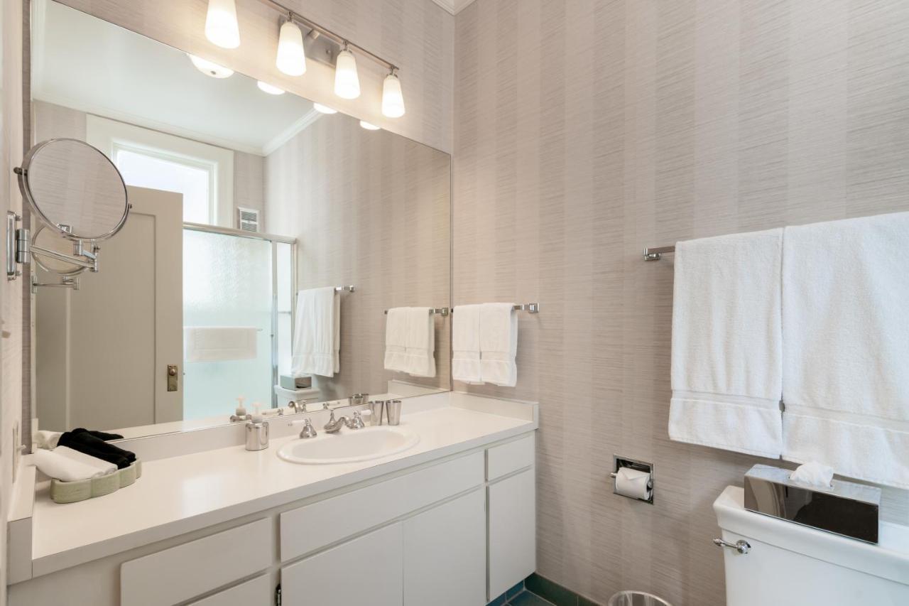 Powell Place San Francisco Room photo